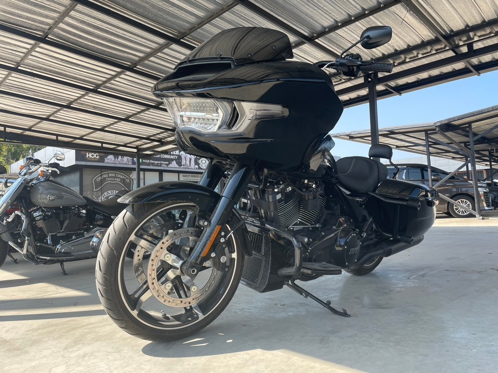 Road Glide 2024 Vivid Black