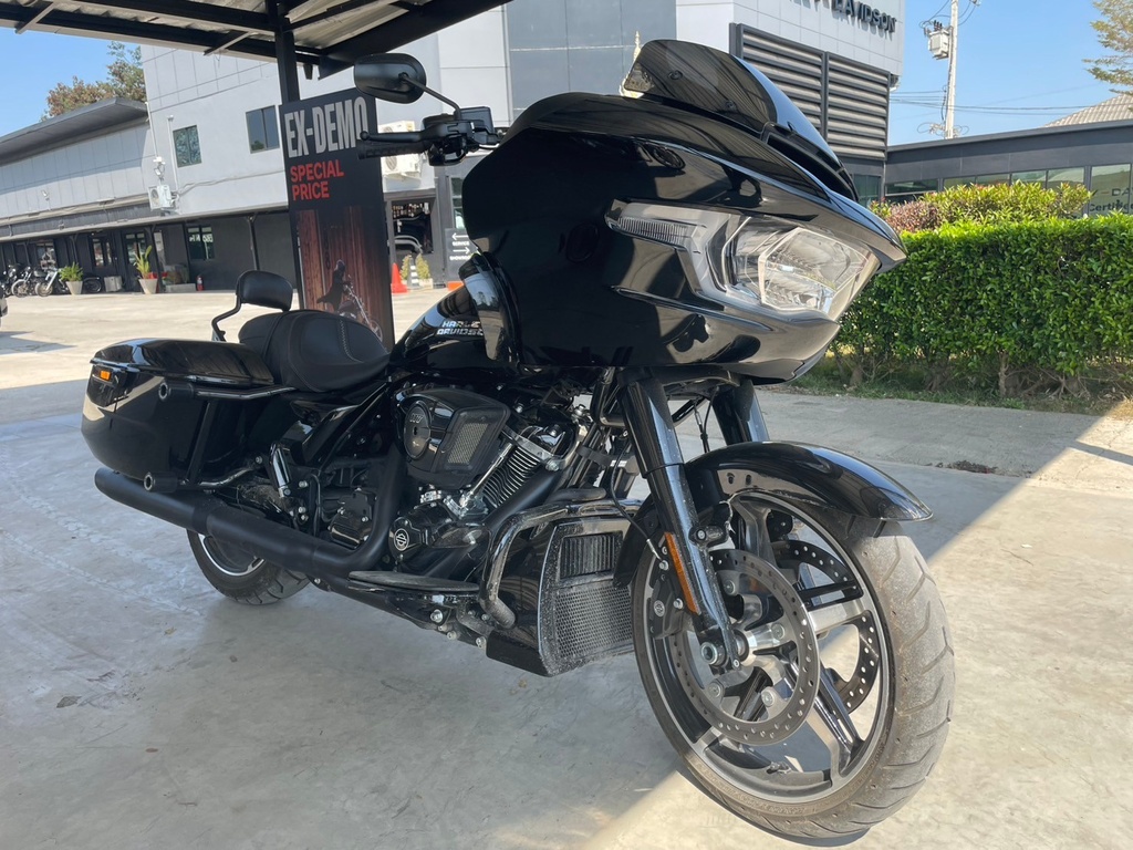 Road Glide 2024 Vivid Black