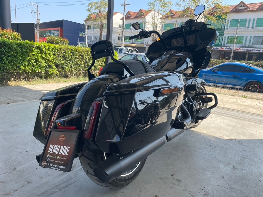 Road Glide 2024 Vivid Black